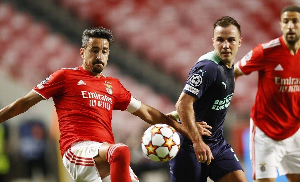 无冠的局面 无冠的局面