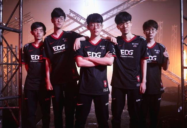 两人不断与 两人不断与